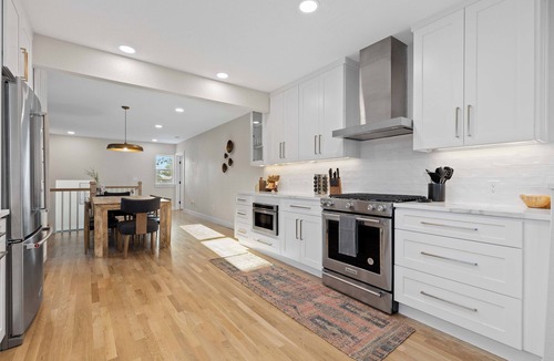 Berkley House | Spacious Family Haven ~ Hot Tub, Pool & Ping Pong, Movie Room!