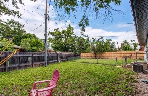 Littleton House | Spacious family home in Littleton with fenced yard
