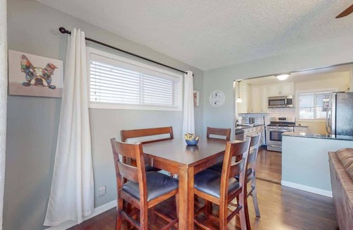 Twin Lakes House | Spacious Family Home, King Beds Large Yard and Fun