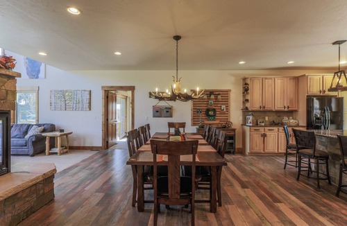 Grand Lake House | Spacious Grand Lake cabin ideal for multigenerational stays with 2 master suites