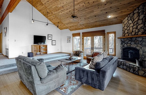 South Fork House | Spacious Guest House on the River w/Mountain Views, River Access, and Balcony
