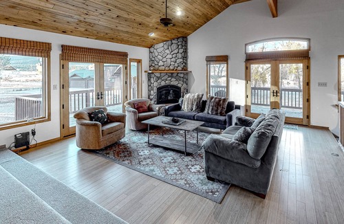 South Fork House | Spacious Guest House on the River w/Mountain Views, River Access, and Balcony