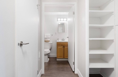 West Highland Apartment | Spacious Highland 1BR, near Highland Park & Downtown by Blueground