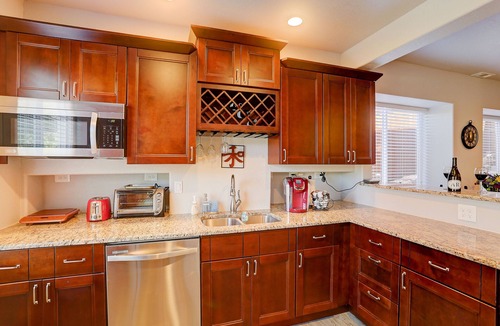 Cumbre Vista House | Spacious, Hot Tub, Sauna, Workout Rm, AFA, Schriever, Carson, Olympic Training
