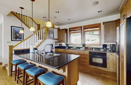Breckenridge House | Spacious house with private hot tub and fantastic views near skiing and town