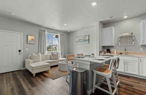 Johnstown House | Spacious Johnstown Townie w Garage