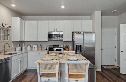 Johnstown House | Spacious Johnstown Townie w Garage