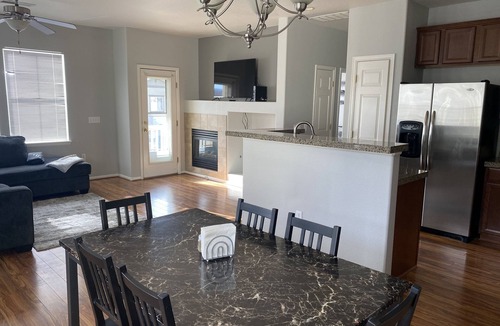 Thornton House | Spacious |King Size| Pool | Full Kitchen | Patio