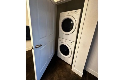 Old Town Apartment | Spacious Loft Style Studio - Historic Oldtown!