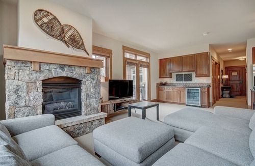 River Run Condo | Spacious Lone Eagle ski-in, ski-out 2BR condo w/pool, hot tubs & mtn views!