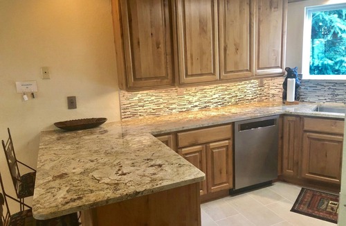 Mountain House Condo | Spacious Luxury Condo Private Hot Tub and Sanua in Unit 1000' to ski lift