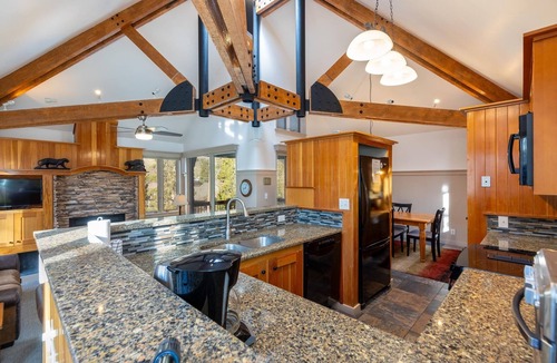 Keystone House | Spacious Luxury Townhome/Pool and Hot Tub Access/Recently Updated
