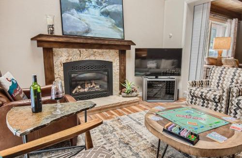 Warrior's Mark House | Spacious Mill Run 3 Townhouse