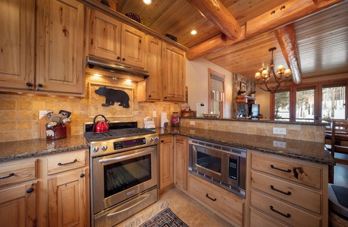 Fraser House | Spacious & modern 3 bedroom, pet friendly in Fraser