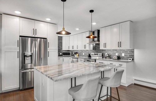 Sloan Lake Apartment | Spacious Modern | Groups |Family |Sloans lake