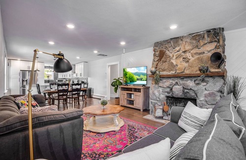 Sloan Lake Apartment | Spacious Modern | Groups |Family |Sloans lake