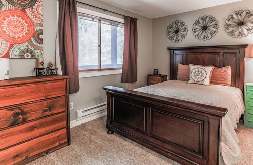 Old Town Condo | Spacious Mountain Condo w/Free WiFi, Private Washer/Dryer, and Shared Hot Tub