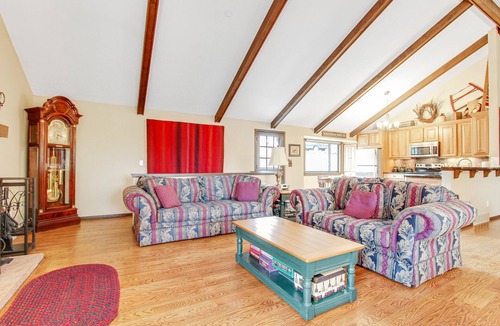 Carriage Hills House | Spacious mountain home with WiFi, deck, and gorgeous views