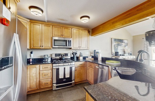 Edwards Condo | Spacious mountain retreat minutes from Beavercreek w/shared pool/hot tub & patio