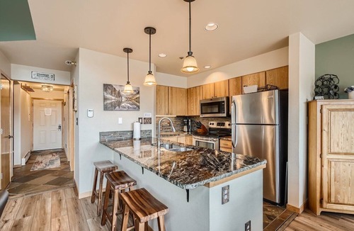 Wildernest Condo | Spacious Mountain Condo with Panoramic Views and Shared Hot Tubs