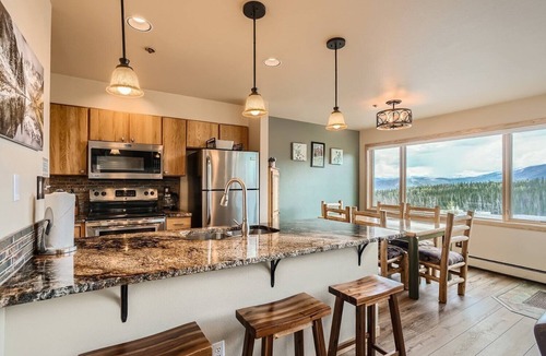 Wildernest Condo | Spacious Mountain Condo with Panoramic Views and Shared Hot Tubs