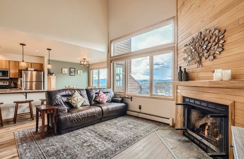 Wildernest Condo | Spacious Mountain Condo with Panoramic Views and Shared Hot Tubs