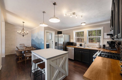 Saint Mary's Cabin | Spacious Mtn Cabin- with HOT TUB, Game room, Skiing, rafting, views and more!