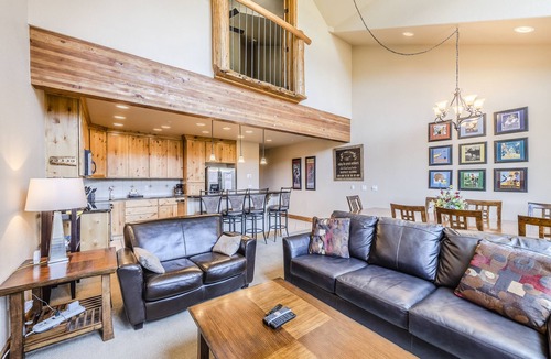 Fraser House | Spacious multi-family town home with GAME ROOM, GREAT VIEWS & PRIVATE HOT TUB