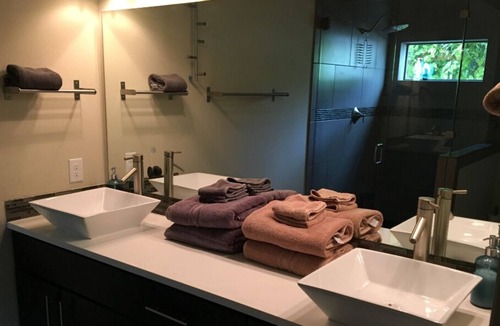 Holly House | Spacious, Private Master Suite in East Austin
