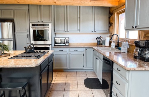 South Fork House | Spacious riverside Lodge Book now for winter