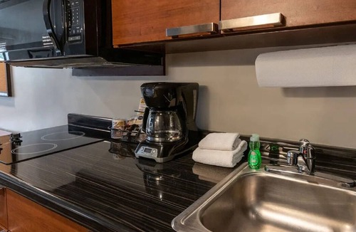 Gleneagle Hotel | Spacious Room with Full Kitchen Ideal for Pet Owners and Explorers