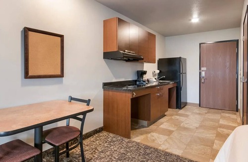 Gleneagle Hotel | Spacious Room with Full Kitchen Ideal for Pet Owners and Explorers