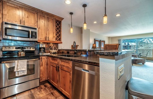 Avon Apartment | Spacious Seasons Vacation Home Steps To Lift