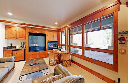 Highland Meadows House | Spacious Secluded Luxury Home 5 minutes from Vail Mountain