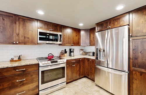 Four O'Clock House | Spacious ski-in/ski-out townhome with shared hot tub/pool/gym - near lifts