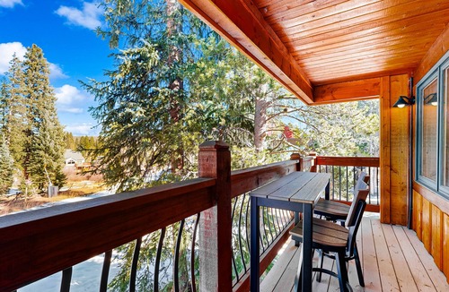 Four O'Clock House | Spacious ski-in/ski-out townhome with shared hot tub/pool/gym - near lifts