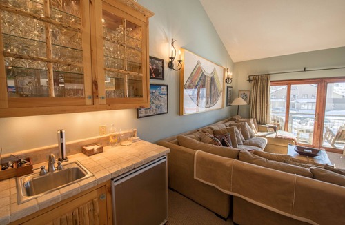 Crested Butte Condo | Spacious ski in double condo prime base area location by Mountaineer Square.