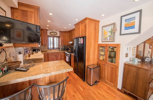 Crested Butte Condo | Spacious ski in double condo prime base area location by Mountaineer Square.