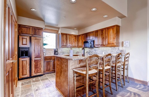 Steamboat Springs Condo | Spacious ski-In/out condo w/free WiFi, shared pool/hot tub/gym
