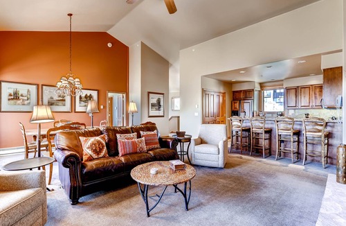 Steamboat Springs Condo | Spacious ski-In/out condo w/free WiFi, shared pool/hot tub/gym