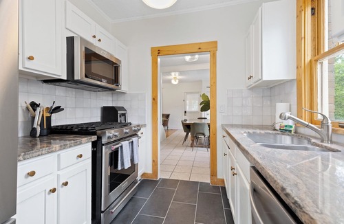 Edgewater House | Spacious Sloan’s Lake Stay - Luxury - Fire Pit - Dogs - EV - Bidet - Desks