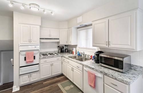 Russell House | Spacious Split-Level Home