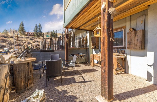 Creede Apartment | Spacious Studio Apartment - Walkable to Historic Downtown Creede