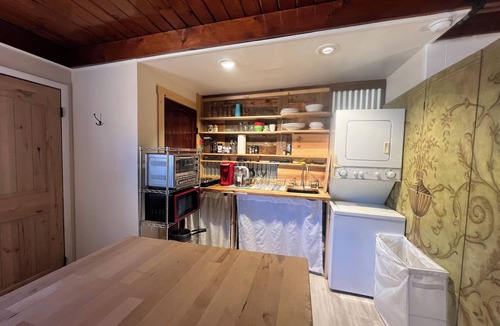 Idaho Springs House | Spacious Studio - partitioned bedroom, dining area and extra sleeping areas