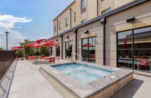 Loveland House | Spacious Suite Perfect for Family Fun and Relaxation Near Loveland Sports Park