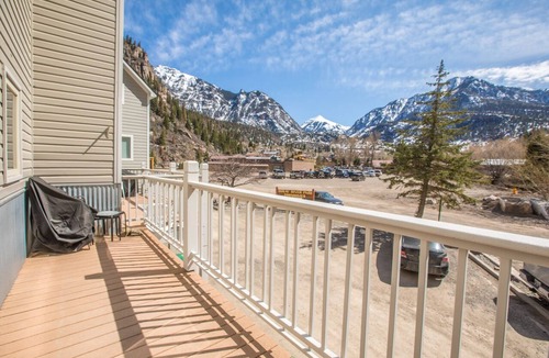 Ouray House | Spacious Townhome- Near Hot Springs Pool and Downtown Ouray- Pet Friendly!