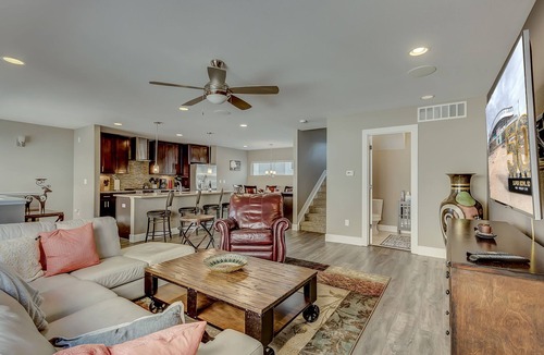 Jefferson Park House | Spacious Townhouse with Rooftop Deck! Super close to Downtown Denver!
