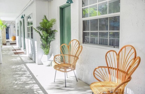 Key Biscayne Apartment | Spacious Two Bedroom with Pool close to the Beach -