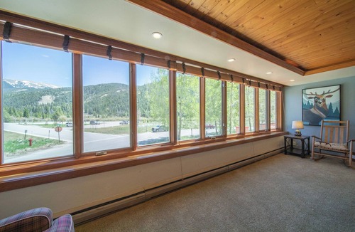 Lakeside Village Condo | Spacious Unit with Mountain views, Free Shuttle