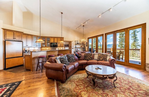 Woodmoor House | Spacious w/big mountain views/hot tub/pool table!